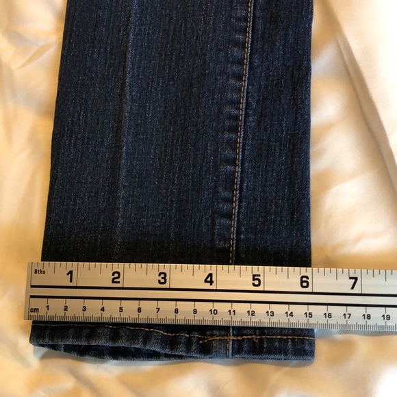 Women’s size 6 Long old navy mid-rise blue jeans - Picture 3 of 10
